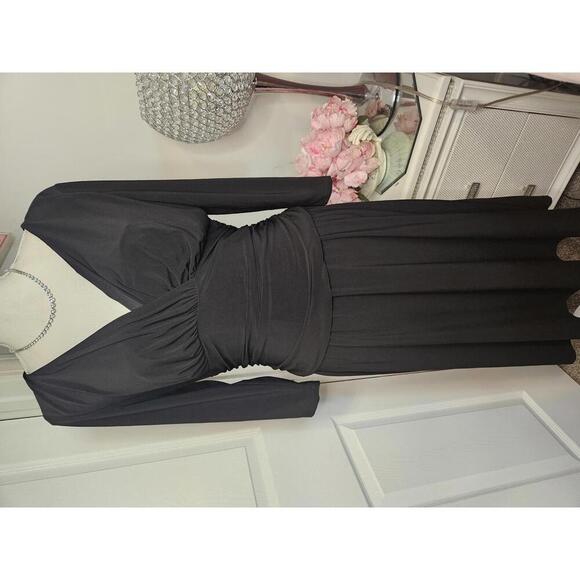 Dresses & Skirts - Elegant Black Midi Dress